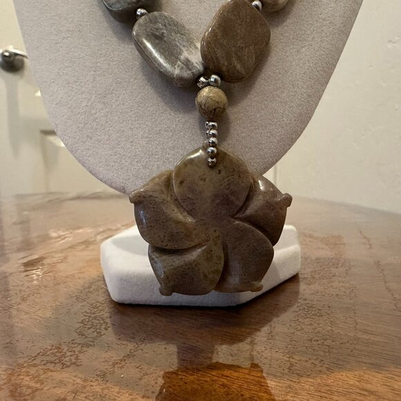 This necklace is a chunky, natural stone necklace with a carved flower pendant - Picture 4 of 10